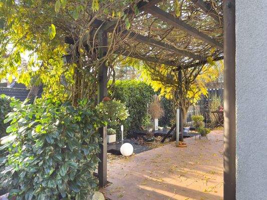 Zimmer 2 mit Blick auf die Terrasse