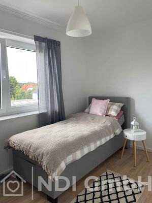 Kinder-/Schlafzimmer 1