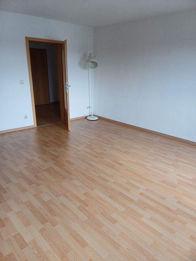 Schöne geräumige 2 Raum Dachgeschoss Wohnung mit moderner Einbauküche ab sofort zu vermieten - Foto 4