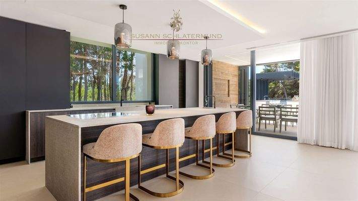 Lichtdurchfluteter Küchentresen