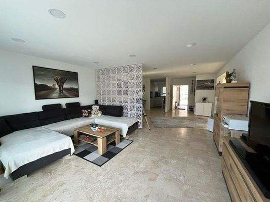 Wohnzimmer, Sicht zum Eingang