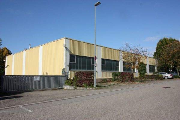 Straßenansicht Halle