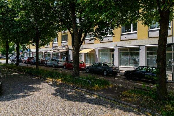 Zufahrt mit Parken