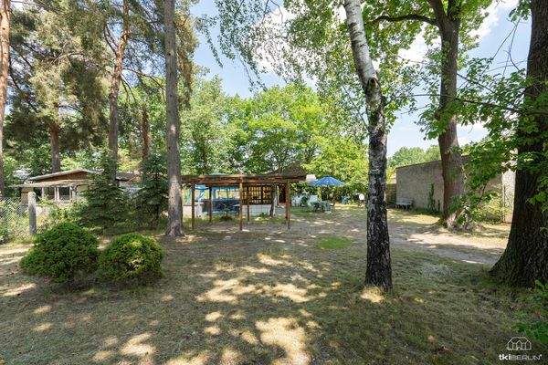 Das rechte Grundstück