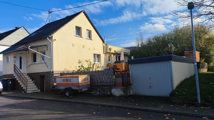 Seite mit Garage