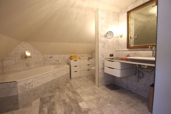 10 Badezimmer.JPG