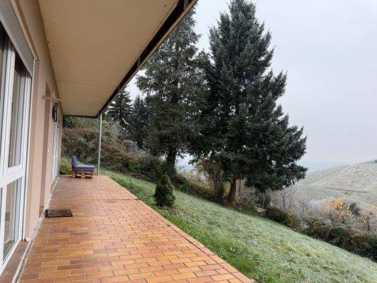 Terrasse - Blick links vom Eingangsbereich