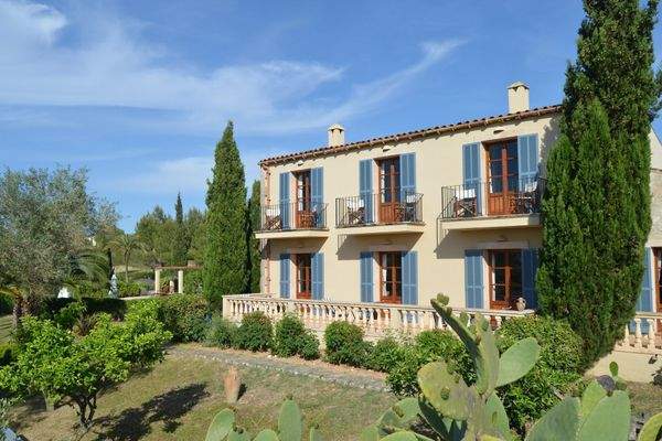 Finca mit Pool und Garten in Petra