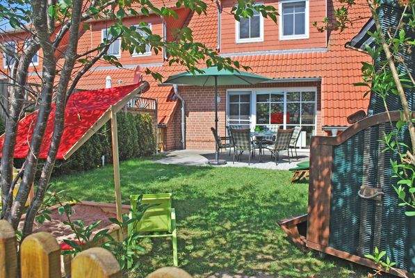 Garten mit Strandkorb