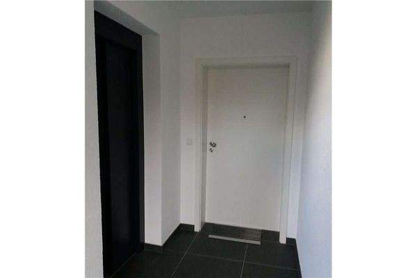 Aufzug vor dem Eingang