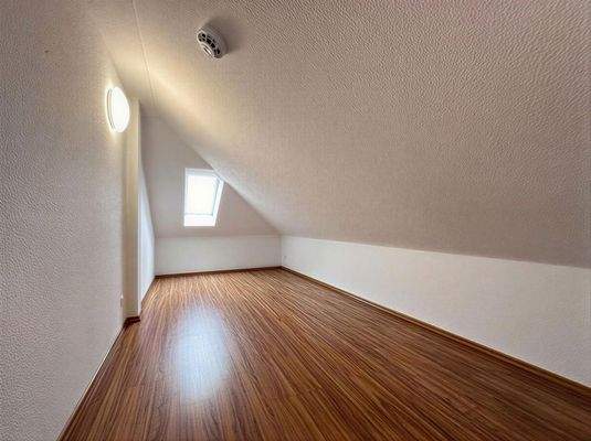 Abstellraum/Kleines Büro _visualisiert mit KI