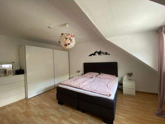 Schlafzimmer DG (1).jpg