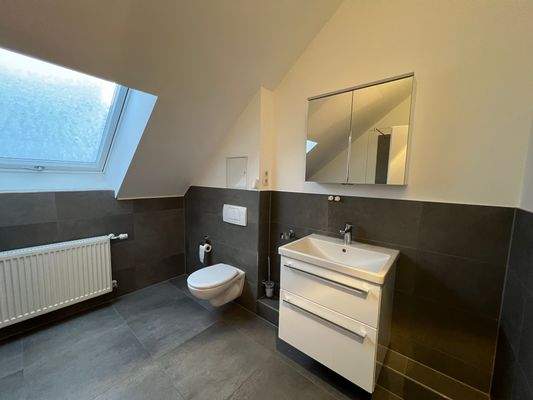 Wohnung-Linden-Robert-Bosch-Straße17-Bad im DG.JPG