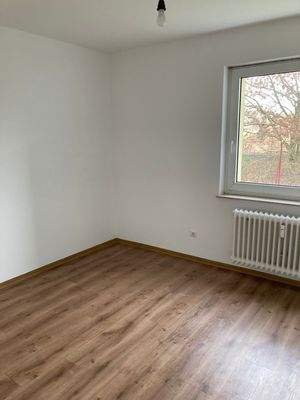 Beispielbild: Kinder-/Arbeitszimmer mit PVC-Boden in Holzoptik 