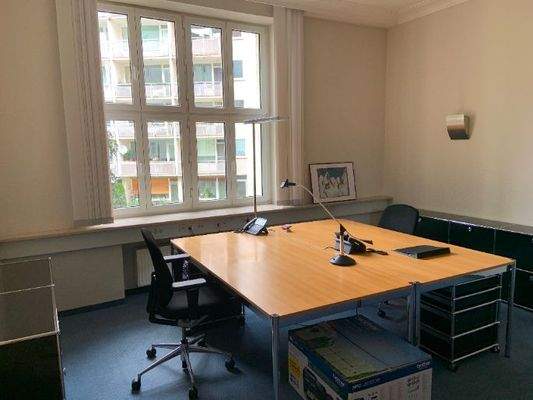 Büroraum 5 (+135 qm Gemeinfläche)