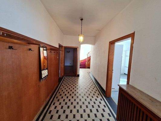 Dielenbereich mit schönem alten Fliesenboden