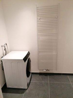 2 Bäder mit 2 Waschmaschinen