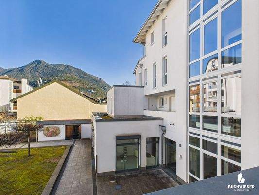 Wohnanlage mit Bergblick