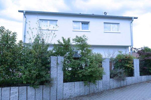 Hochwertig eingefasst – klare Linien