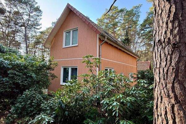 Seitliche Ansicht des Wohnhauses