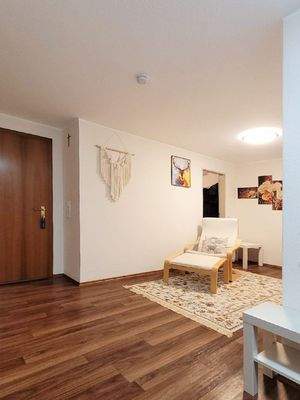 Flur im Souterrain mit weiterem Wohnungseingang