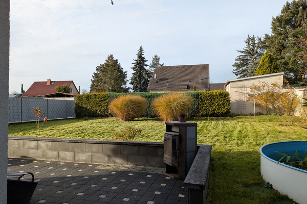 Westterrasse mit Gartenblick