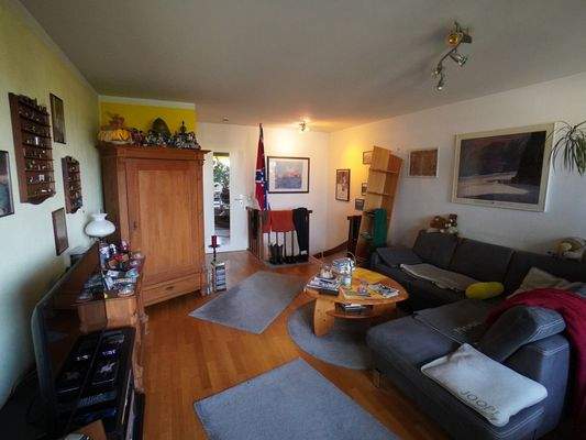 Wohnbereich Blickrichtung Wohnungstüre