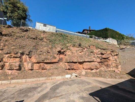 Hofraum hinter dem Nebengebäude