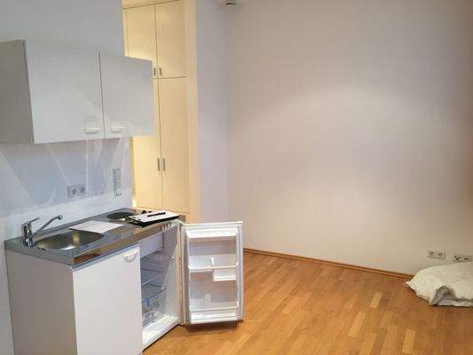 Kleine Küche im Zimmer