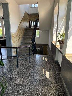 Flur mit Treppenhaus im 1. Obergeschoss