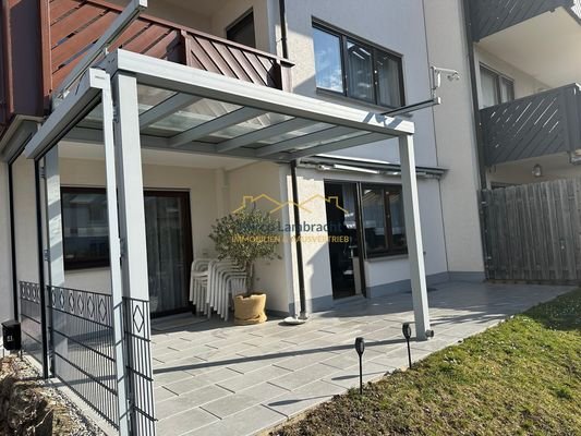 Terrasse mit Überdachung