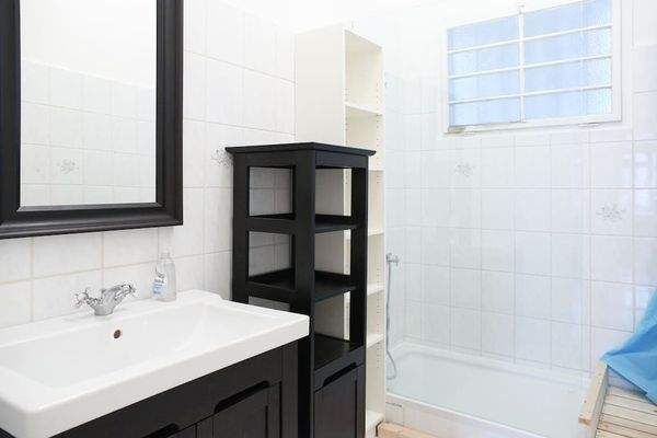 Badezimmer mit Dusche (WC extra)