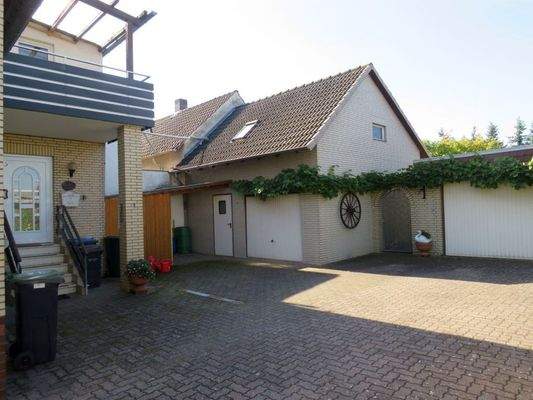 Innenhof und Eingangsbereich