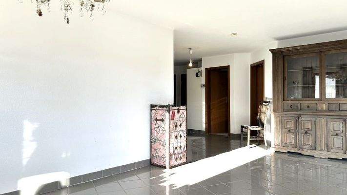 Blick Essbereich zum Flur