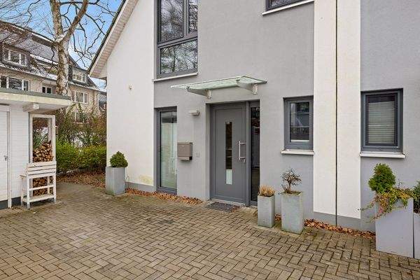 Herzlich Willkommen! Parkplätze für 2 Pkw incl. E-Ladestation