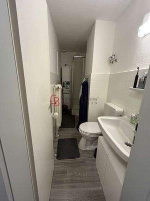 Badezimmer mit Dusche