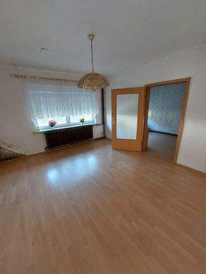 020 - großes Zimmer oben nach Treppe