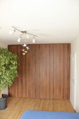 Schlafzimmer mit Einbauschrank