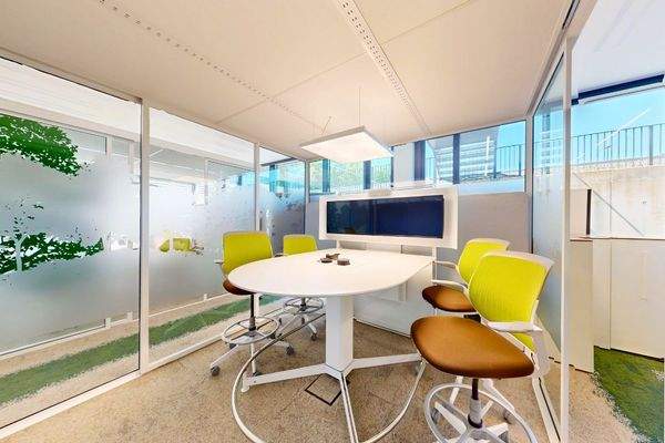 Zubuchbare Fläche: Besprechungsraum „Chestnut"