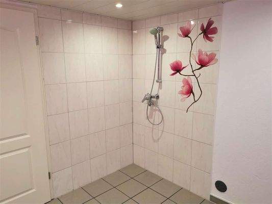 Waschküche mit Dusche