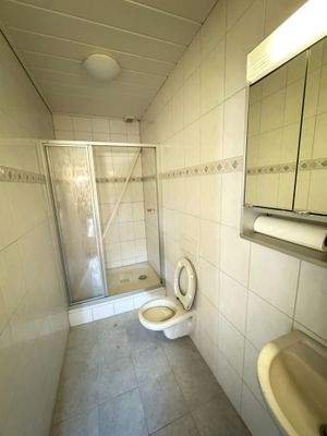 Badezimmer/WC im Schlafzimmer 1