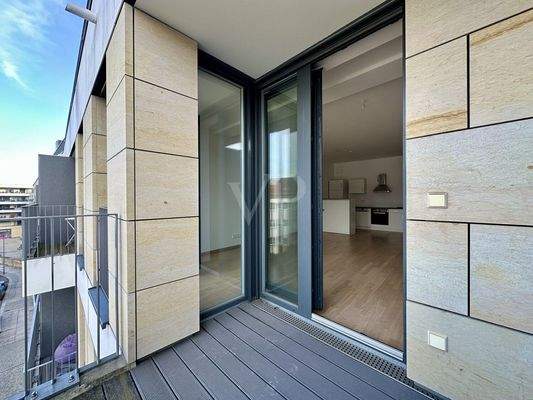 Blick vom Balkon in die Wohnung