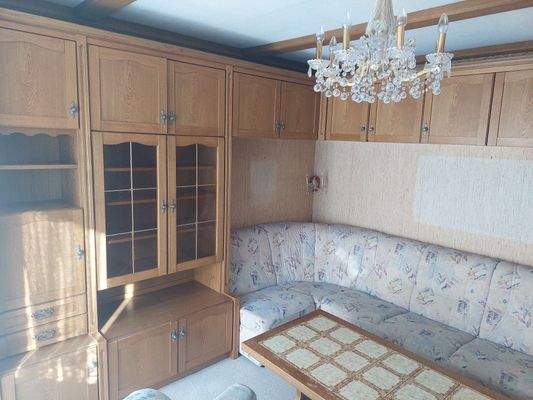 Wohnzimmer mit Balkon (2)