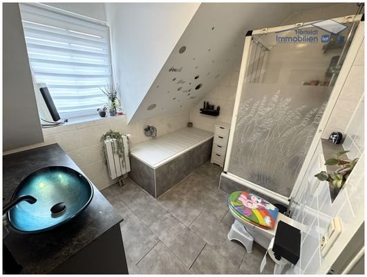 Modernes Badezimmer