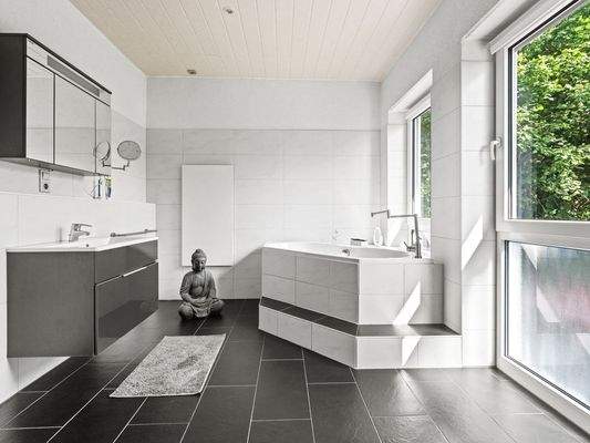 Erdgeschoss - Wellnessbadezimmer