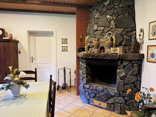 Kaminofen mit Steininschrift der Hapstedter Wassermühle