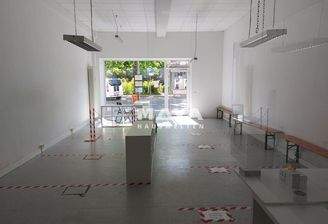 Ladengeschäft Sicht Richtung Eingang