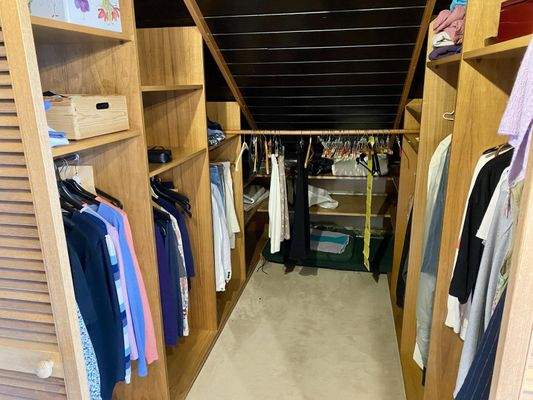 Begehbarer Kleiderschrank