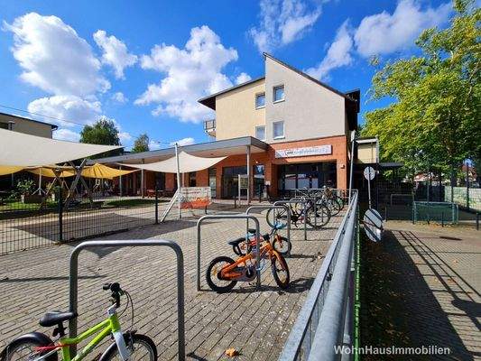 Kita ca. 1,3 km entfernt