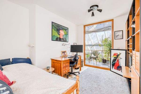 Helles Schlafzimmer im 1.OG mit Balkon